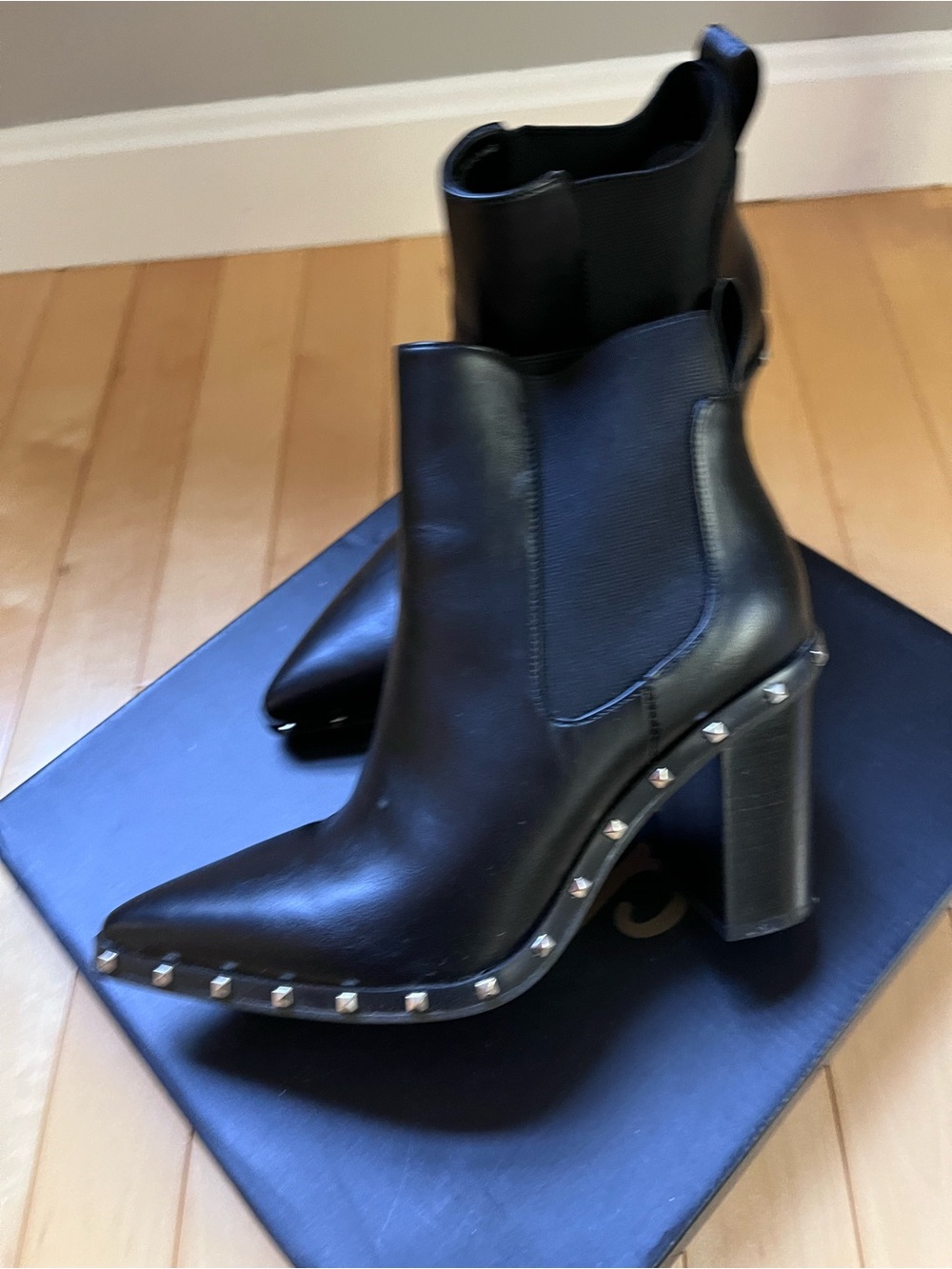 Charles by Charles David Black Pointed Toe Chelsea Booties - Ankle Boots sz 5.5